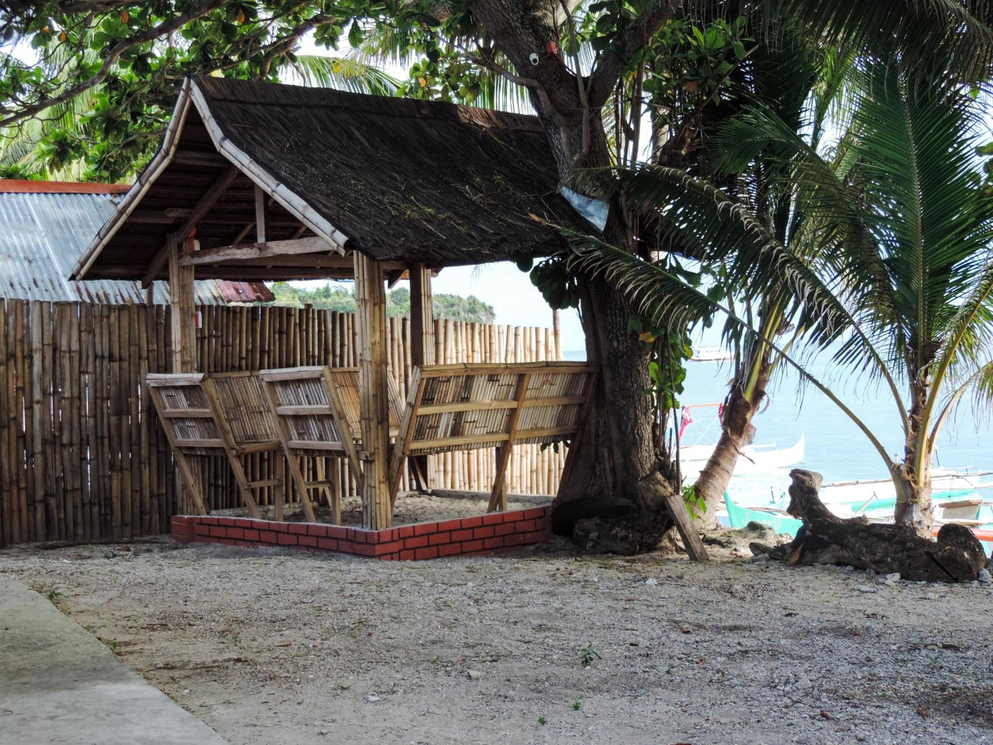 Hola Beach Resort Siquijor Esterno foto